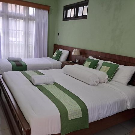 Griya Jene Homestay Syariah Ngabean ภายนอก รูปภาพ