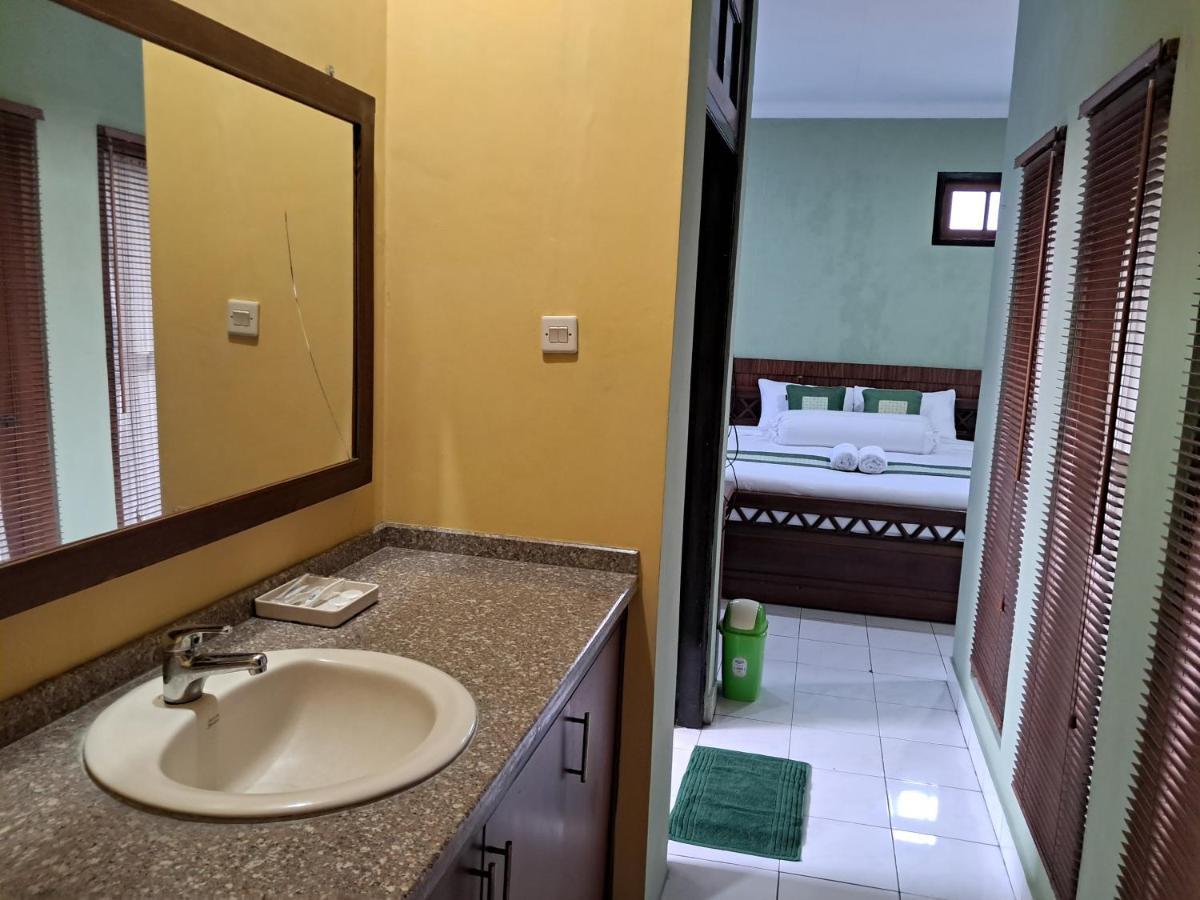 Griya Jene Homestay Syariah Ngabean ภายนอก รูปภาพ