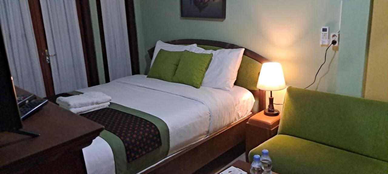 Griya Jene Homestay Syariah Ngabean ภายนอก รูปภาพ